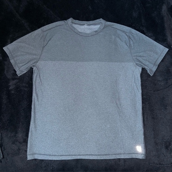 Vuori Men's Heather Gray Short Sleeve Tee - Picture 1 of 5